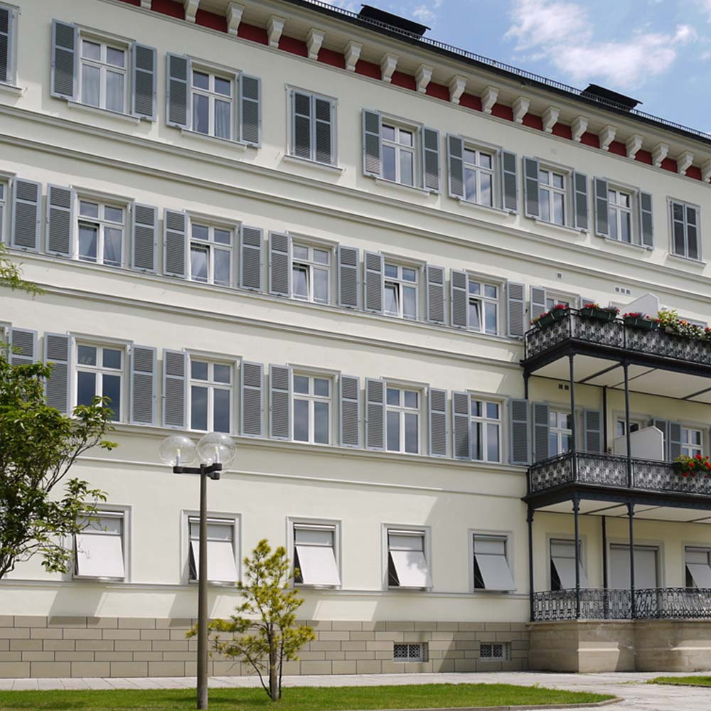 rhoenindustrie-fensterlaeden_referenzen-historisches-gebaeude-bad-kissingen4
